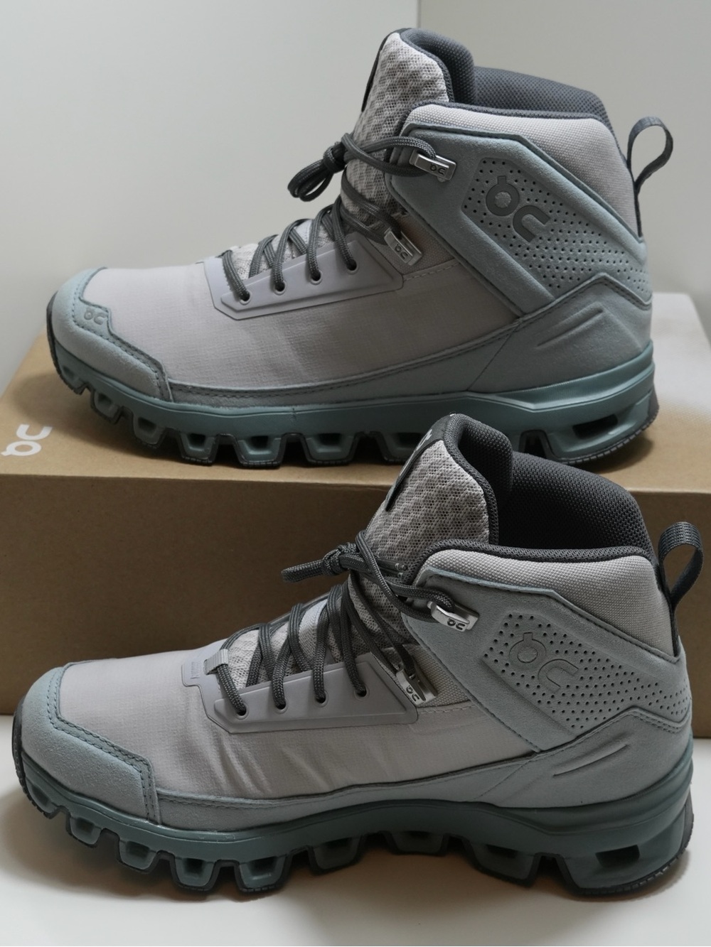 On Cloud Mid-Top Women's Trail Sneakers - Light Gray with Seafoam Sole